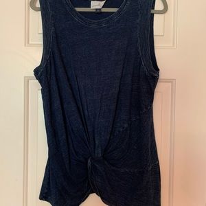 Universal threads twist front tank